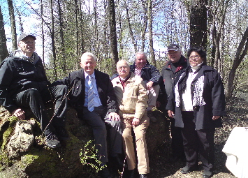 21.04.2012 Wir pflanzen eine Biene Maja-Linde (4)